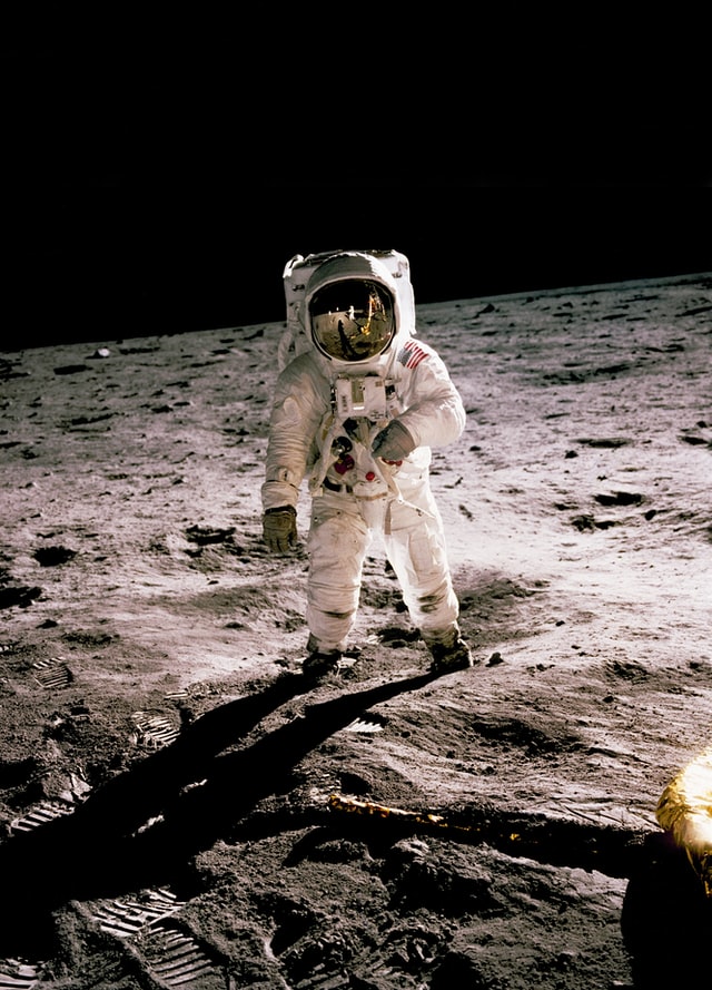 history-in-hd-e5eDHbmHprg-unsplash Astronaut